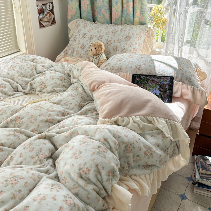 Floral Ruffled Plush Comforter Set
