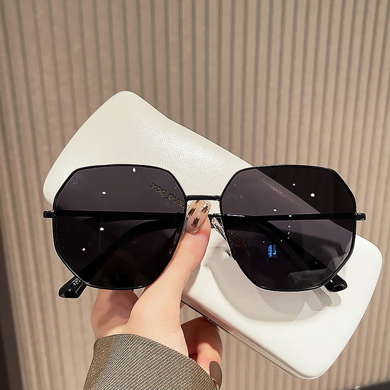 Women's fashionable geometric sunglasses with protective UV filter and stylish frame Stornfield