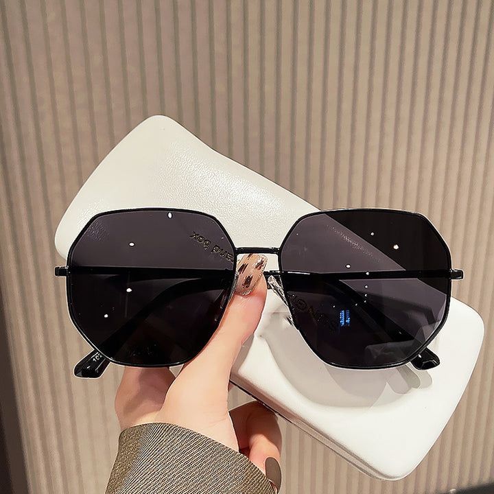 Women's fashionable geometric sunglasses with protective UV filter and stylish frame Stornfield