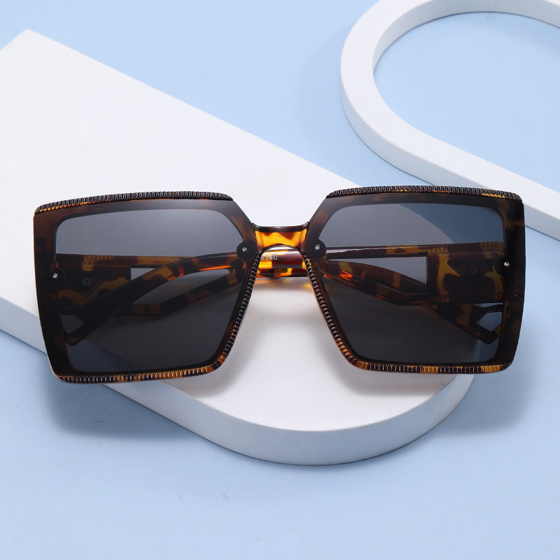 Women's fashionable square sunglasses with unique frame structure Stornfield