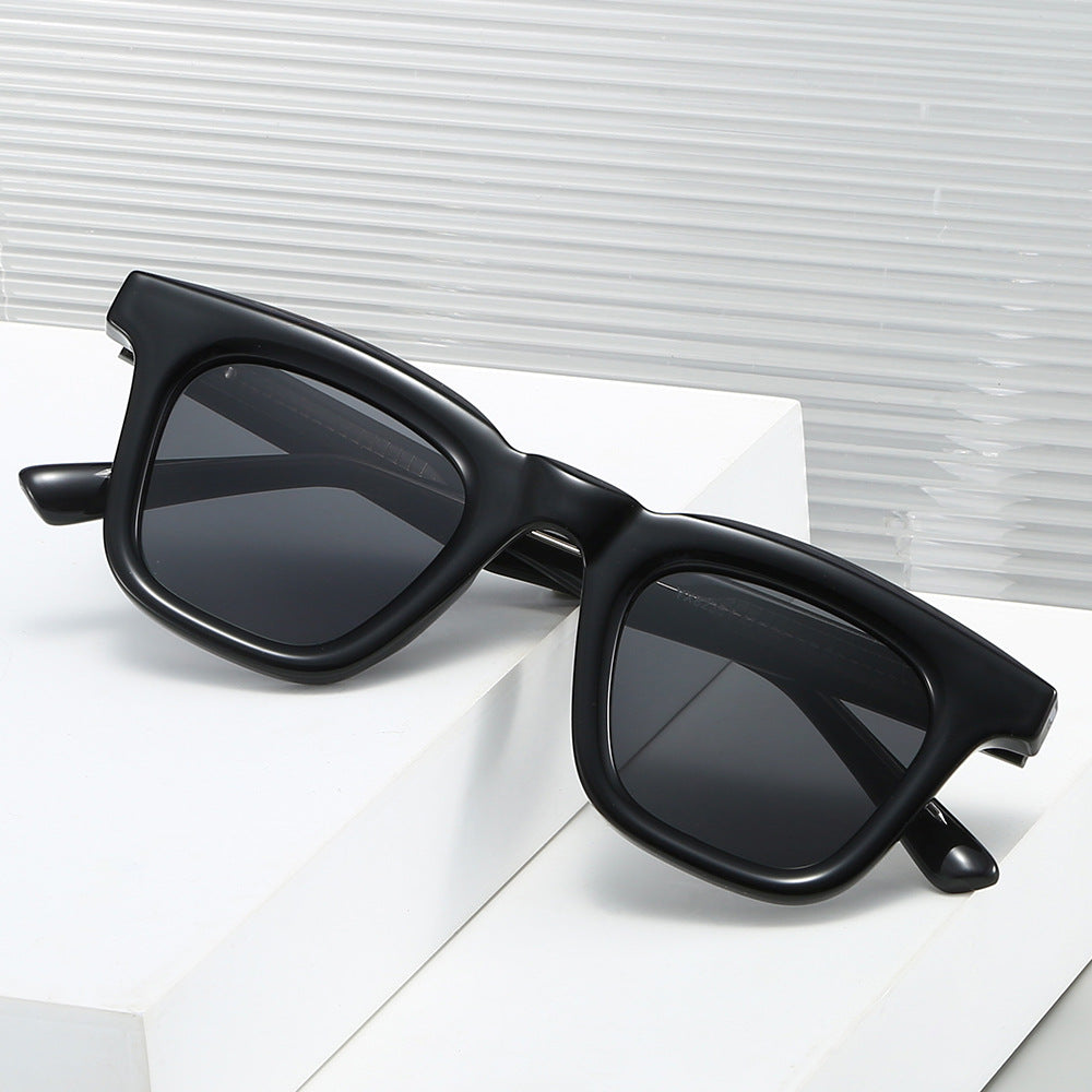 Women's fashionable sunglasses in modern square design with high UV protection Stornfield