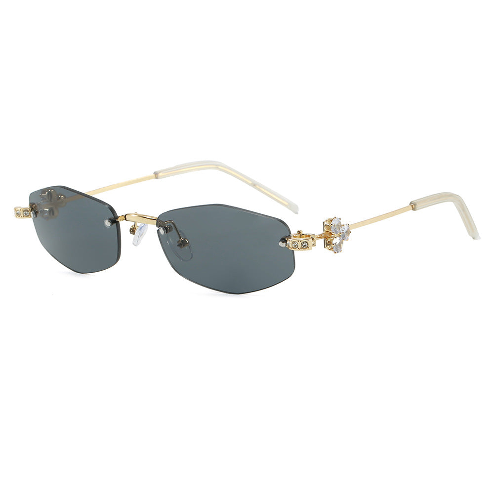 Fashionable Sunglasses in Elegant Rectangular Design with Floral Details Stornfield