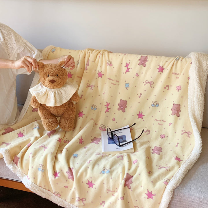 Reversible fleece blanket with cartoon cat design and teddy lining
