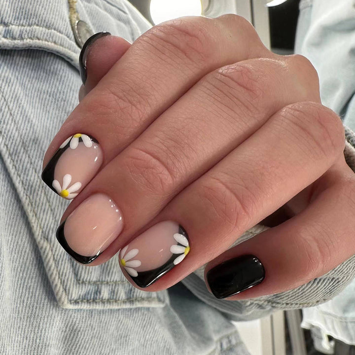 Elegant and creative nail art Stornfield