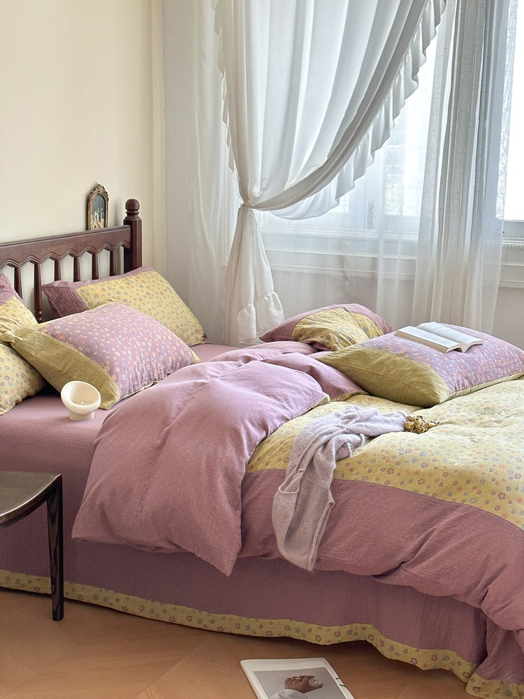 Luxurious reversible bedding set with bow details