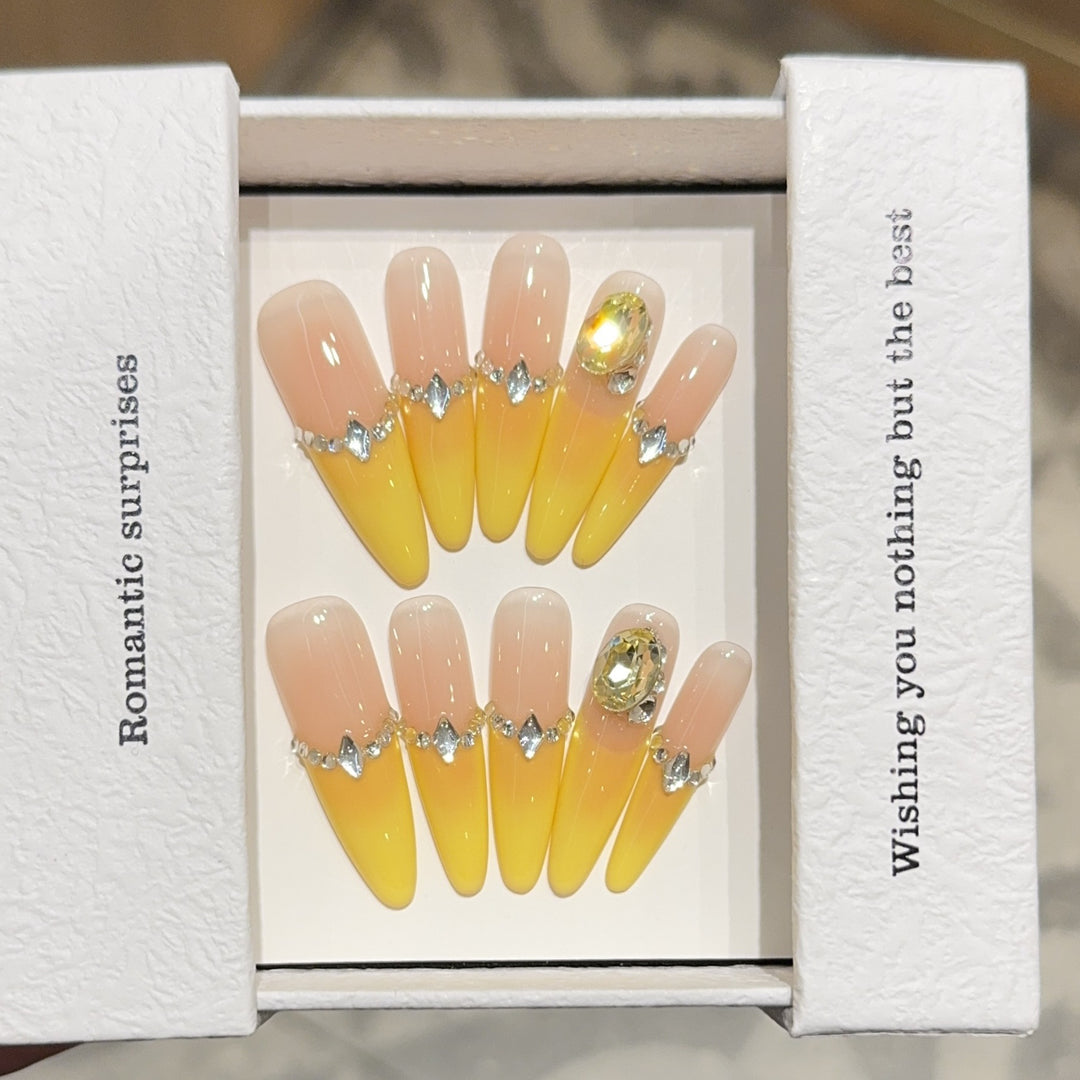Artificial nails with luxurious glitter and gradient color Stornfield