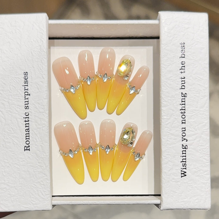 Artificial nails with luxurious glitter and gradient color Stornfield