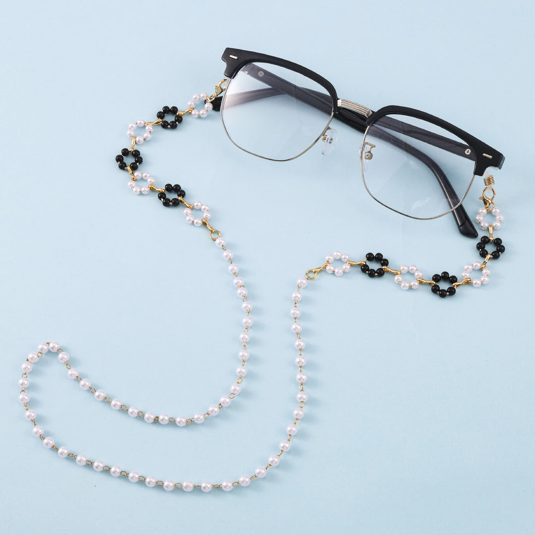 Elegant Beaded Eyewear Chain Stornfield