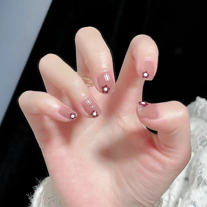 Artful nail art with flower decorations Stornfield