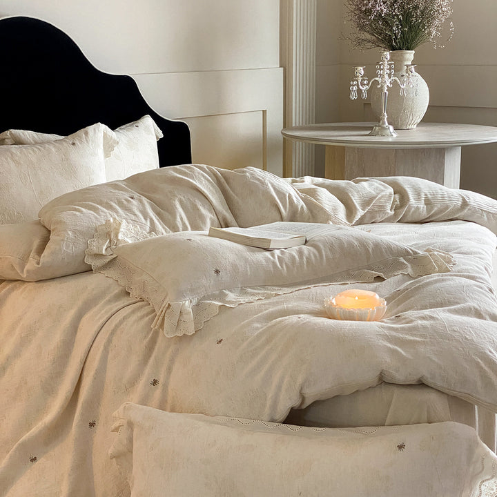 Linen bedding set with fine embroidery and vintage look