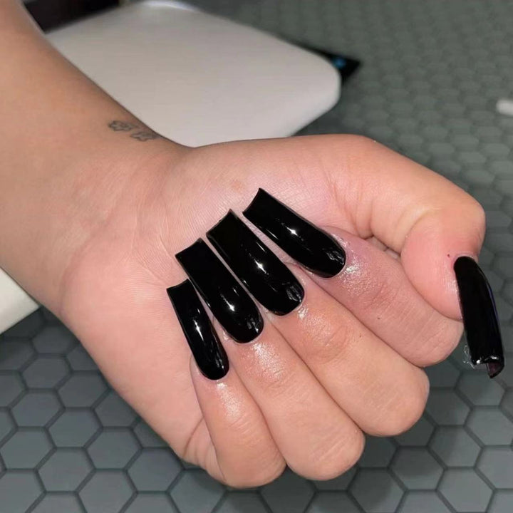 Artificial nail set with high-gloss, elegant tips Stornfield