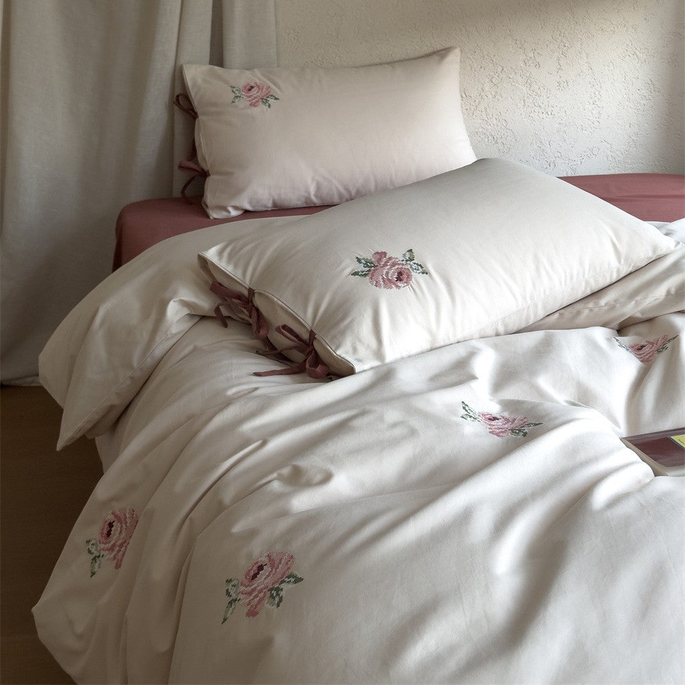 Embroidered bedding set made of cotton satin with rose pattern and bow pillowcases