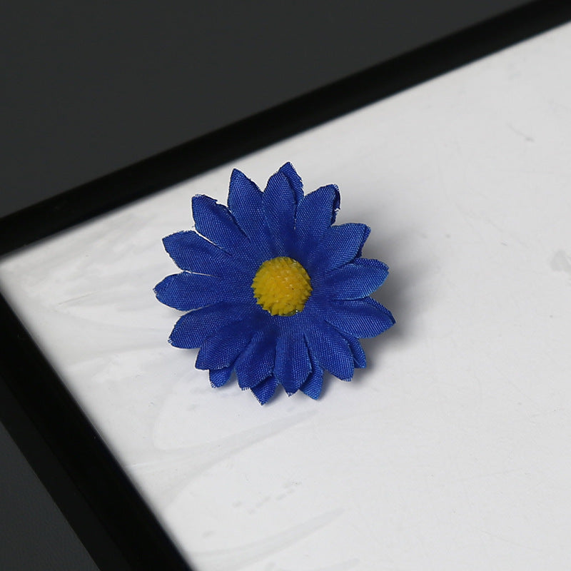 Elegant Fabric Daisy Flower Brooch for Decorative Wear