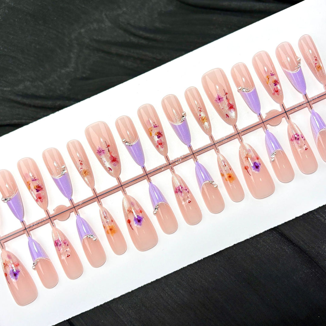 Artistic Floral-Embellished Press-On Nail Art Kit