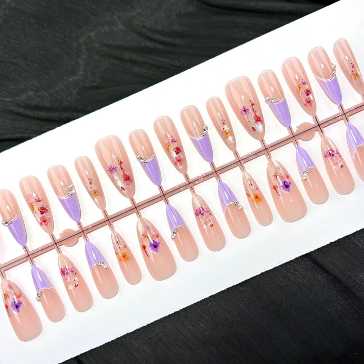 Artistic Floral-Embellished Press-On Nail Art Kit