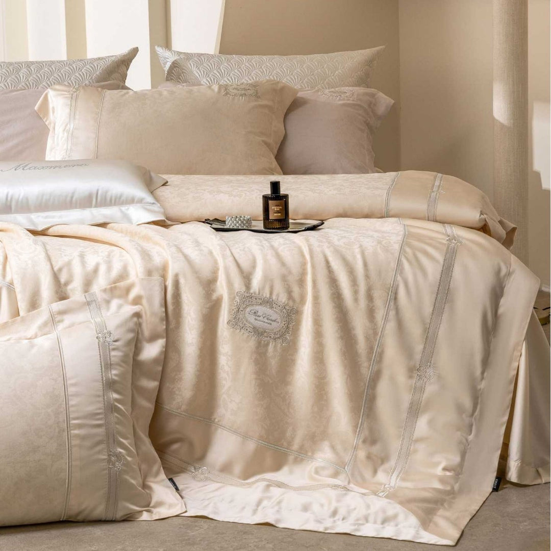 Luxurious cotton satin bedding set with damask jacquard, satin edge and embroidered medallion