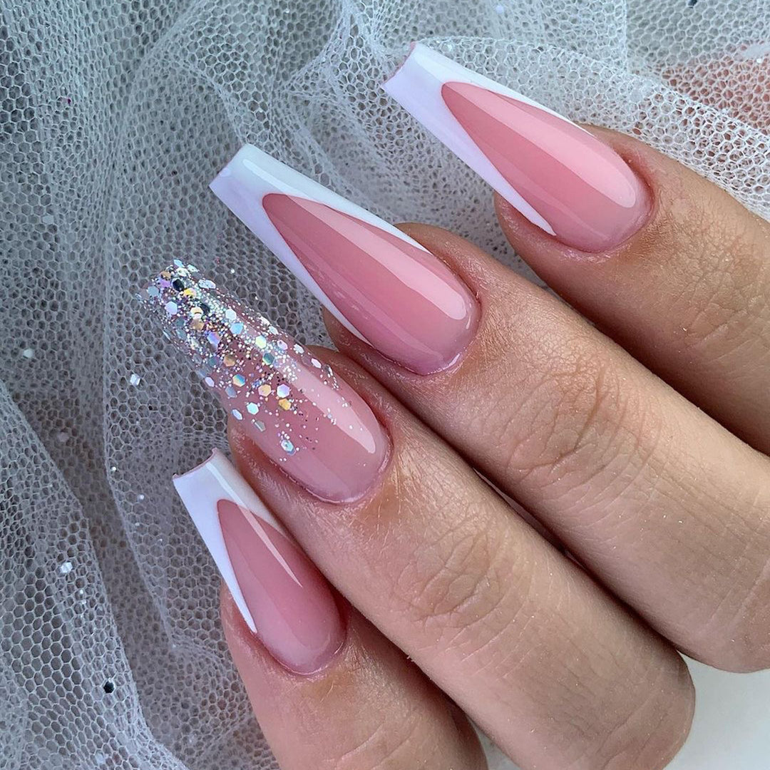 Elegant and Sparkling Nail Art Stornfield