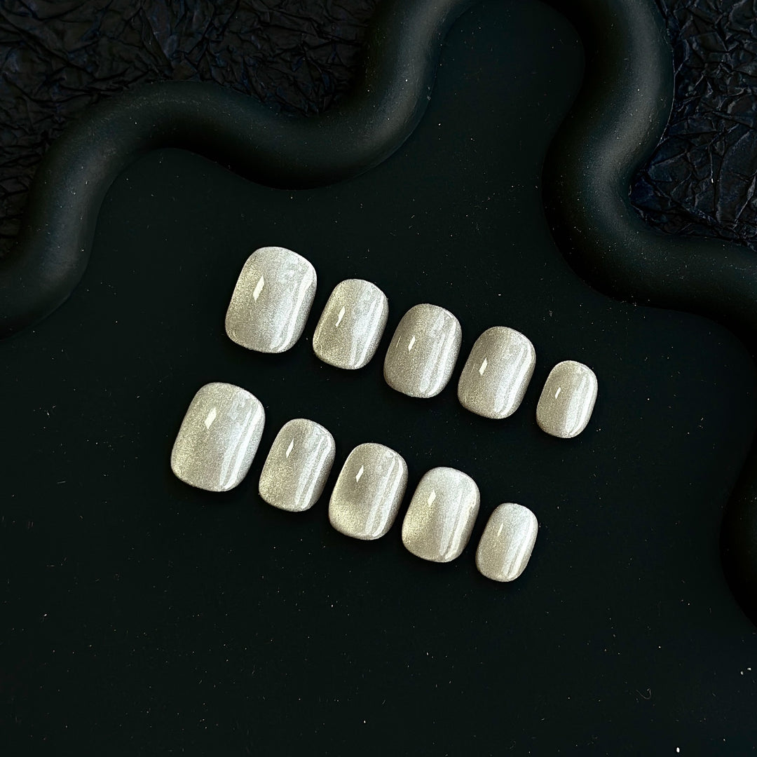 Elegant Press-On Nail Art Set with Shimmering Metallic Finish