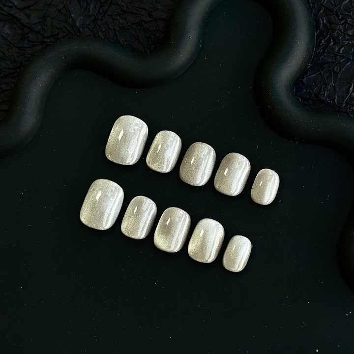 Elegant Press-On Nail Art Set with Shimmering Metallic Finish