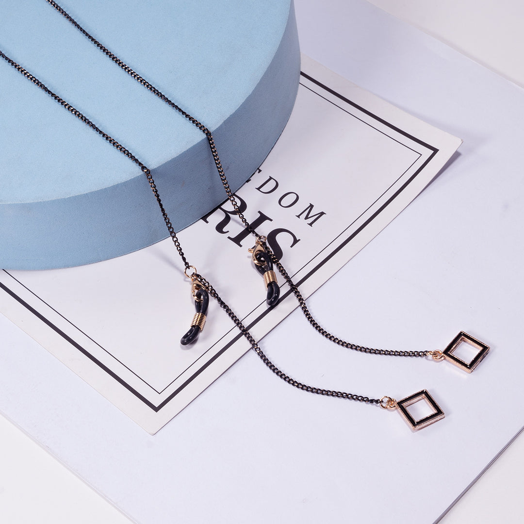 Elegant Eyewear Chain Holder Stornfield