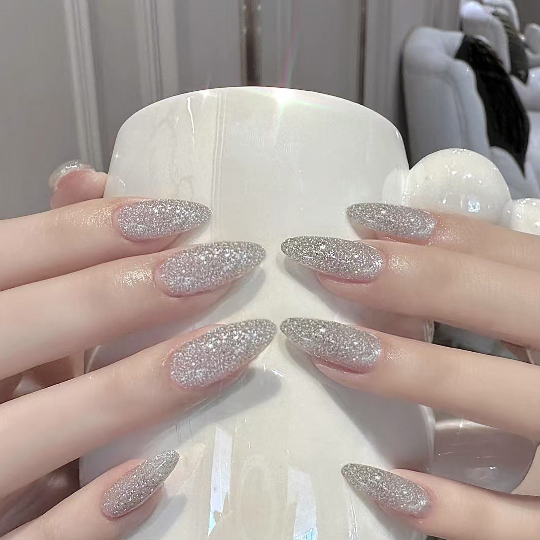 Elegant Nail Art with Black-White Contrast Stornfield
