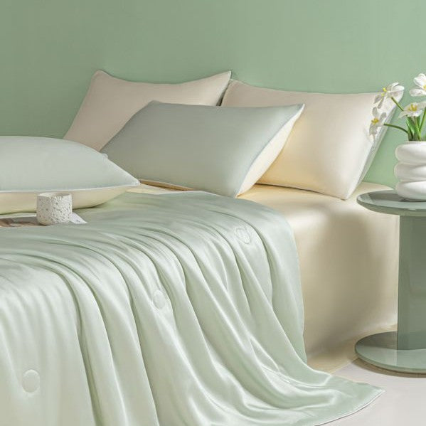 Ladies satin bed linen with stylish design Stornfield