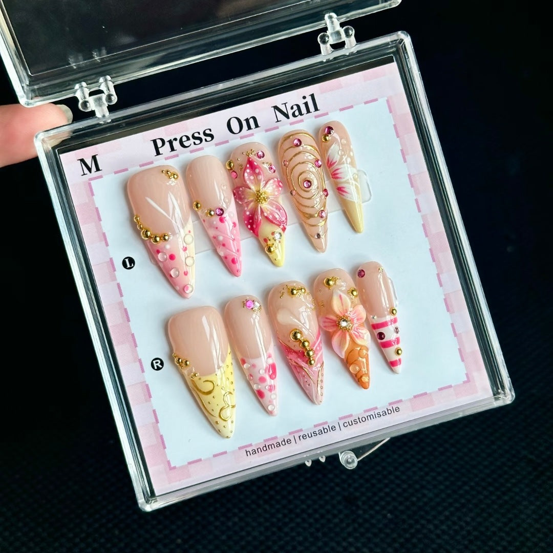 Decorative Handcrafted Press-On Nail Art Set with Beach-Inspired Designs