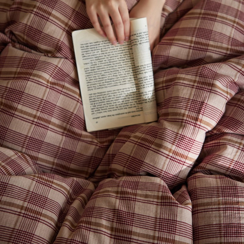 Combed cotton bedding set in check pattern with soft percale quality