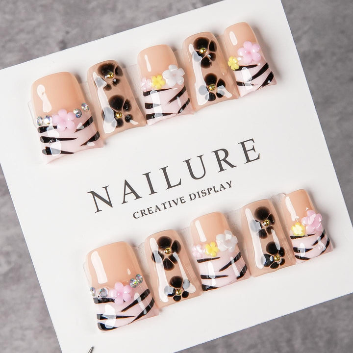 Artistic Decorative Press-On Nail Set