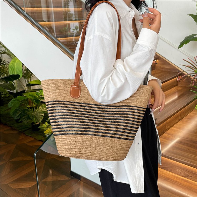 Beach bag with elegant woven design Stornfield