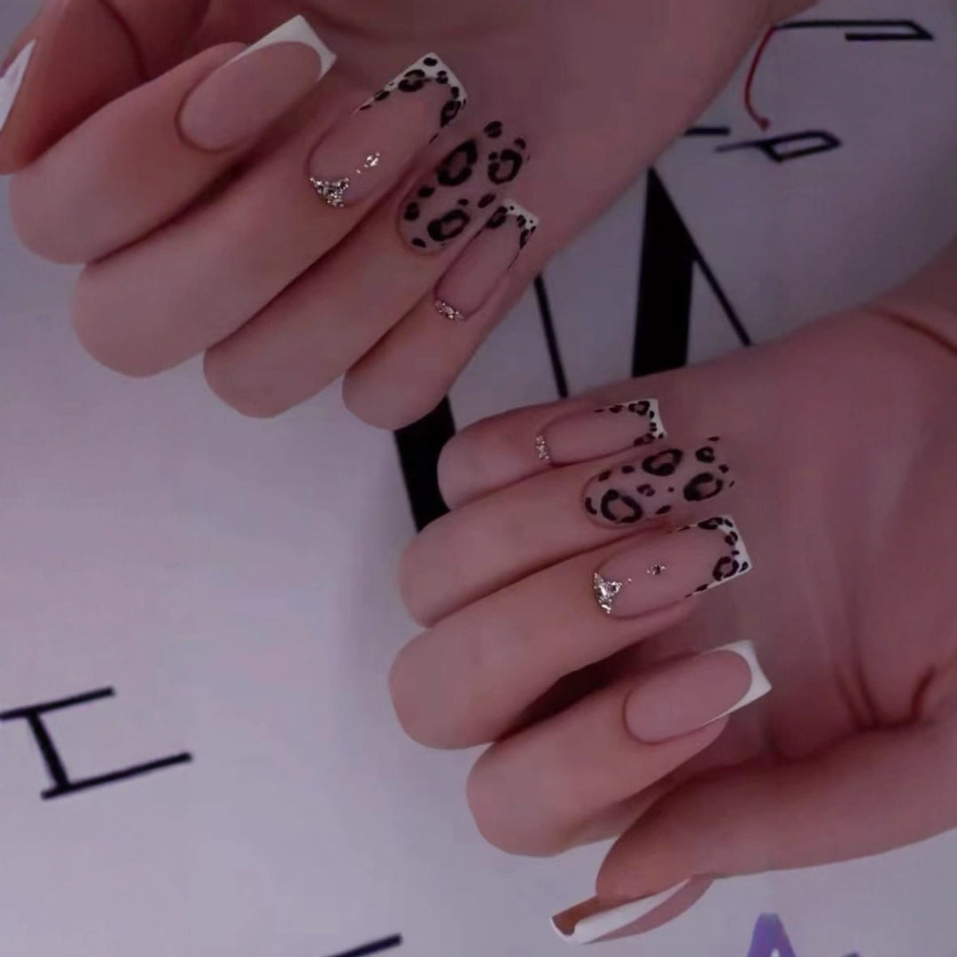 Acrylic Nail Set with Luxurious Leopard Motif and Elegant Glitter Accents Stornfield
