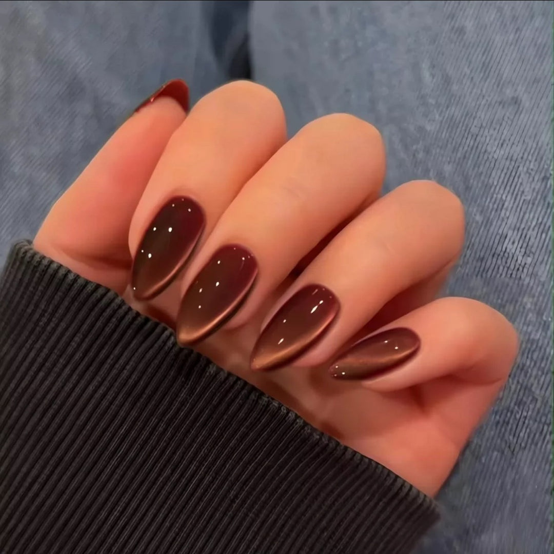 Nail set with an elegant ombre effect and shimmering accents Stornfield