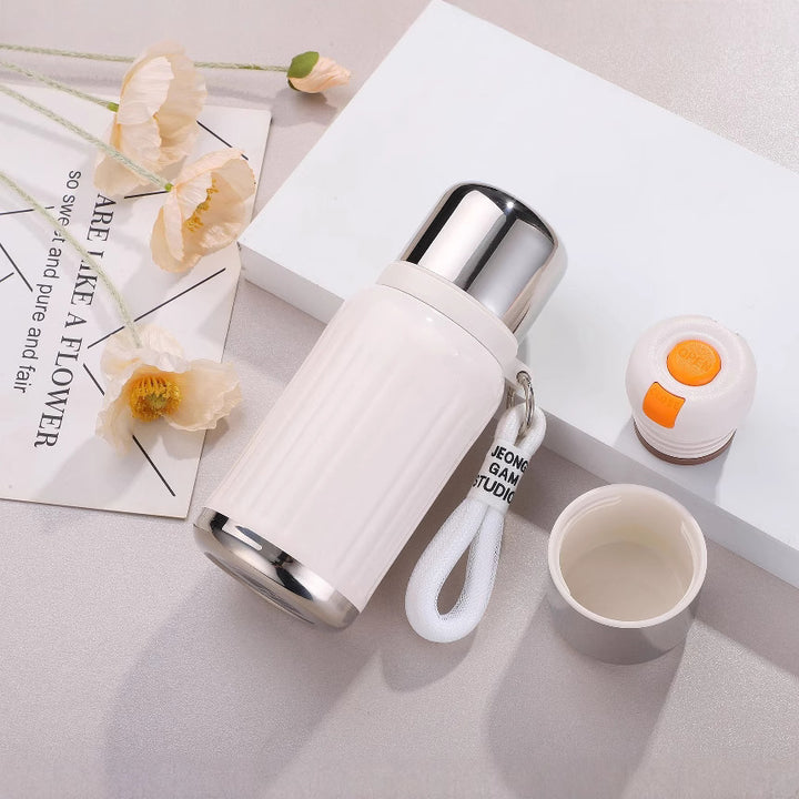 Unisex double-walled insulated bottle with one-handed safety lock and removable drinking cup Stornfield