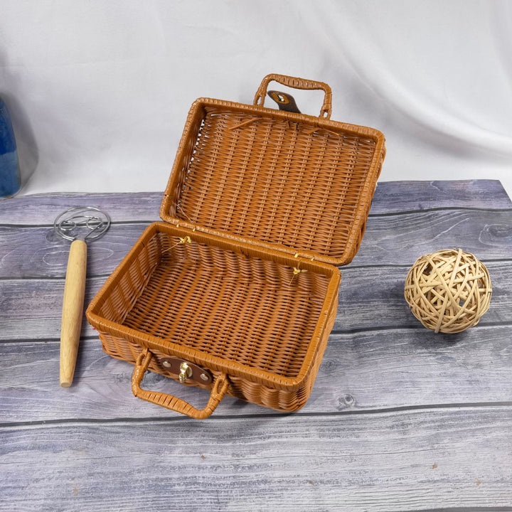 Women braided cosmetic and storage case Stornfield