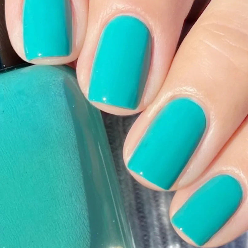 Glossy Press-On Nail Set with Elegant Design Stornfield