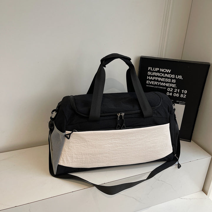 Sporty travel bag with sturdy carrying handles Stornfield