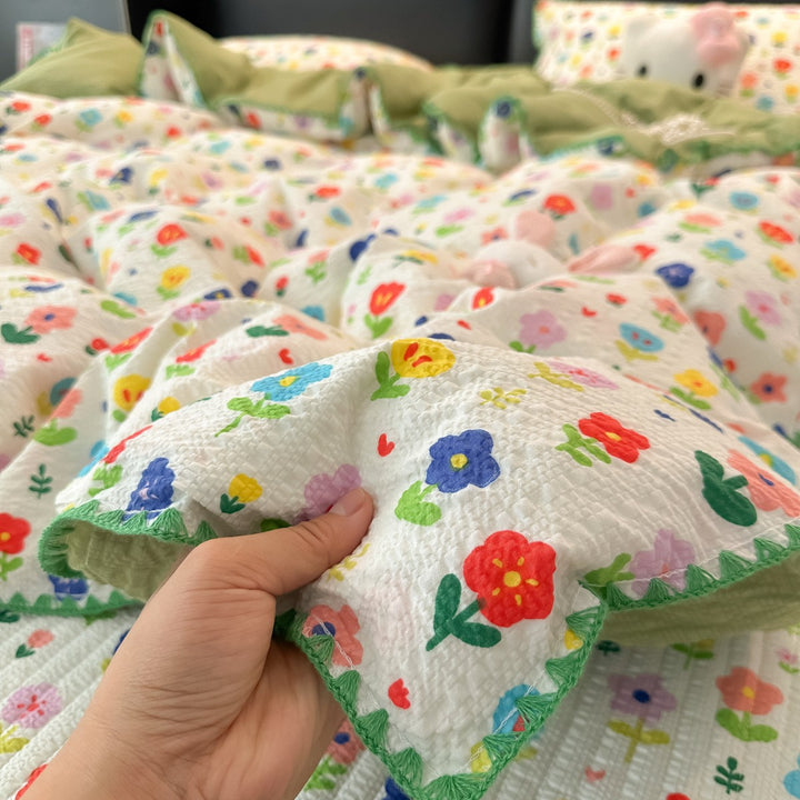 Quilted Floral Pattern Comforter Set