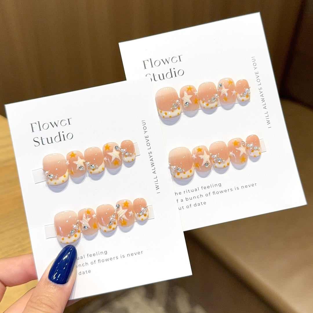 Artificial Nails in Elegant Flower Design Stornfield