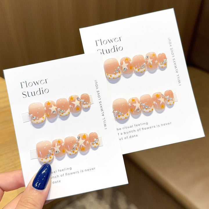 Artificial Nails in Elegant Flower Design Stornfield