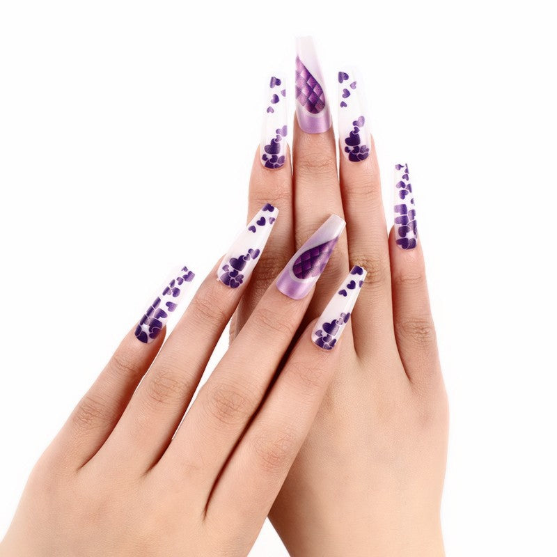 Artificial nails in elegant heart design Stornfield