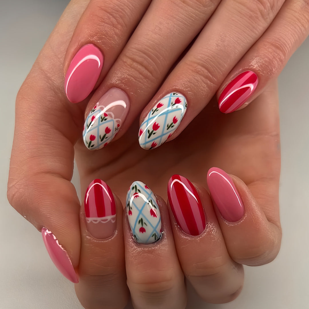 Artistic Floral Patterned Press-On Nail Art Set Stornfield