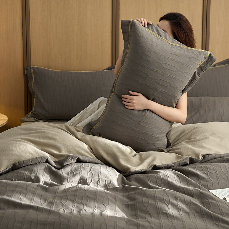 Bedding set made of Mako cotton with fine jacquard quilting and decorative stitching
