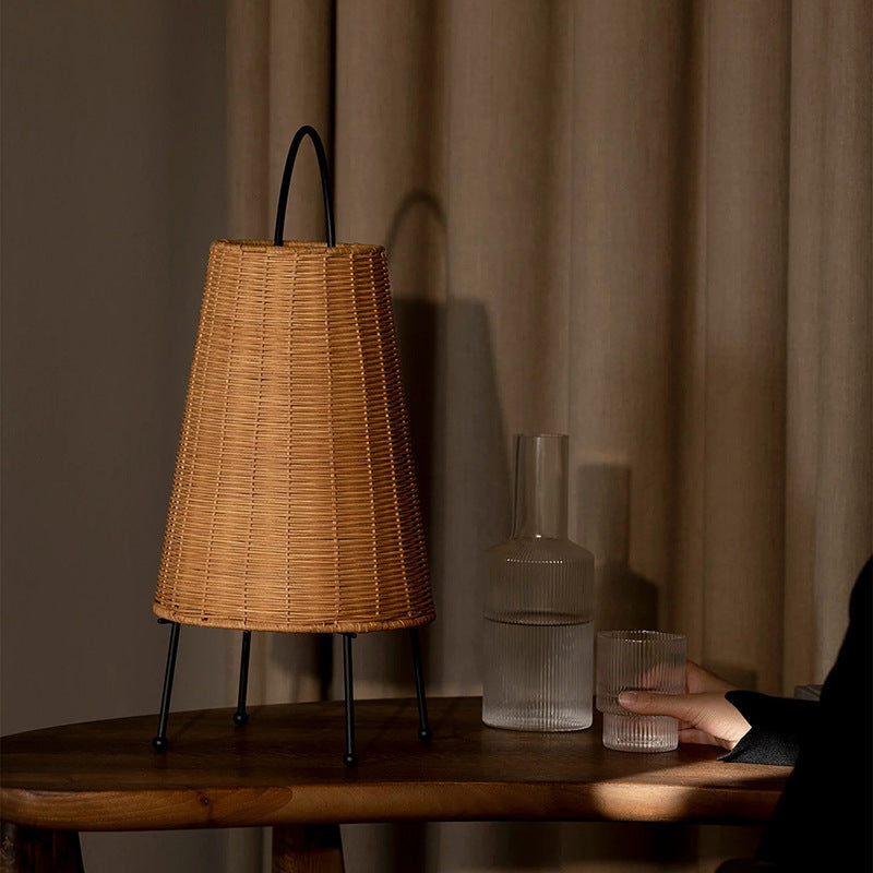 Elegant table lamp made of woven material Stornfield