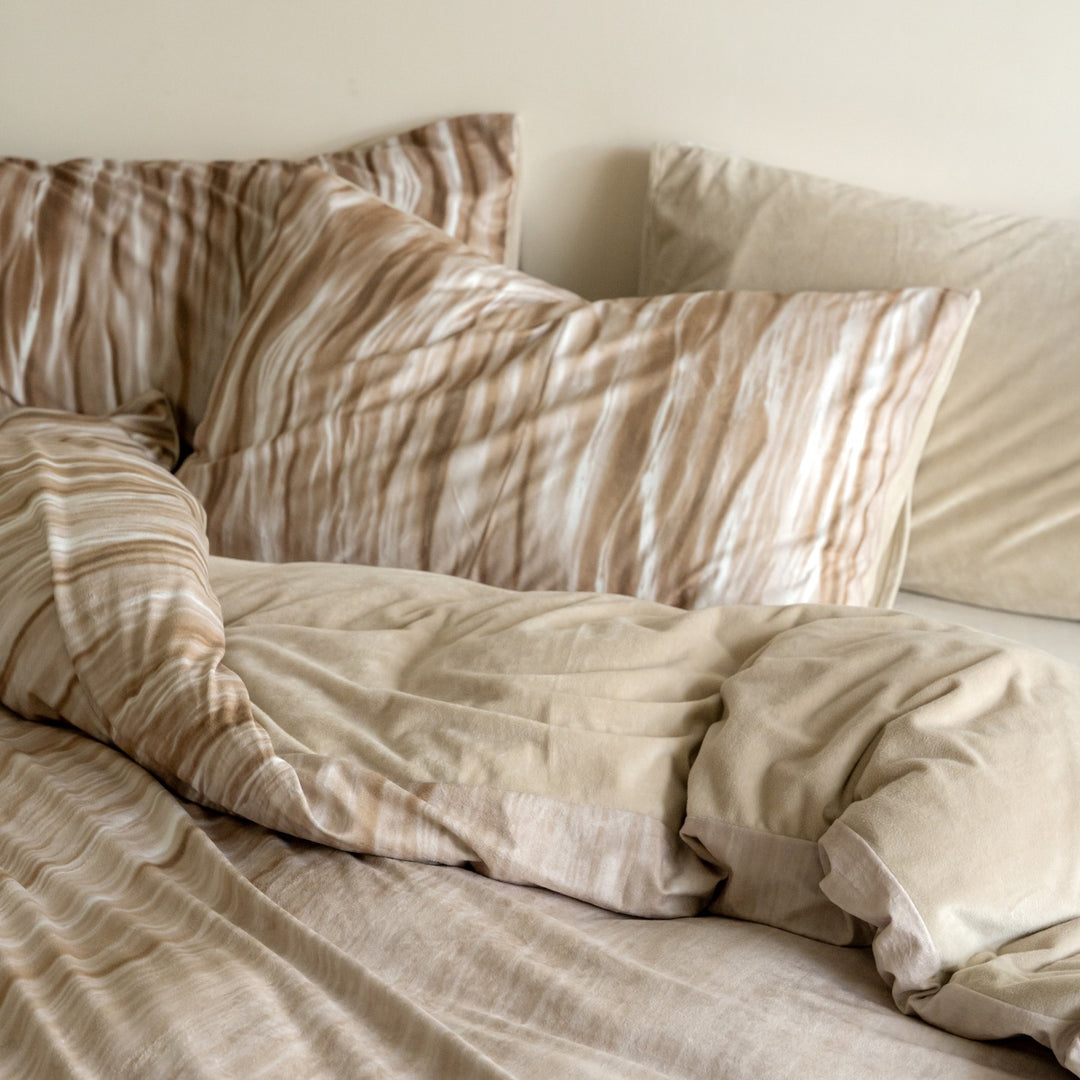 Reversible cotton satin bedding set with fine wave texture and concealed zipper
