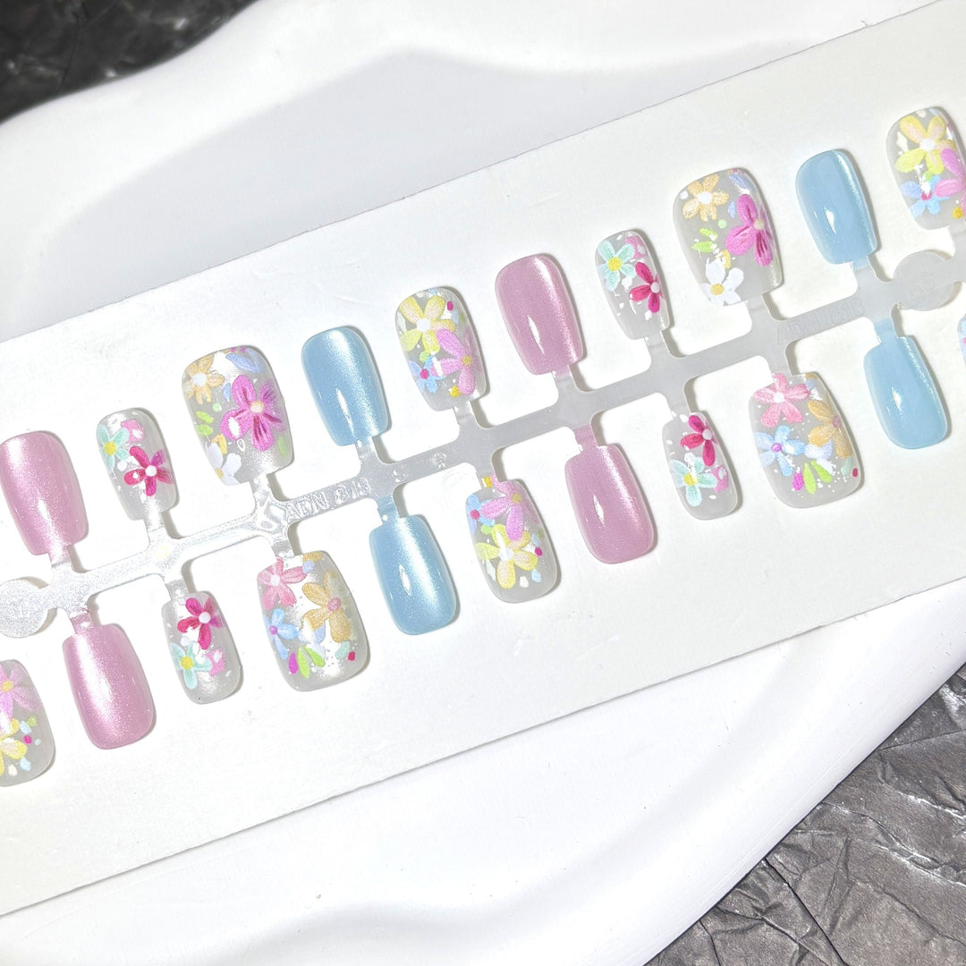 Floral-Themed Press-On Nail Art Set with Decorative Elements