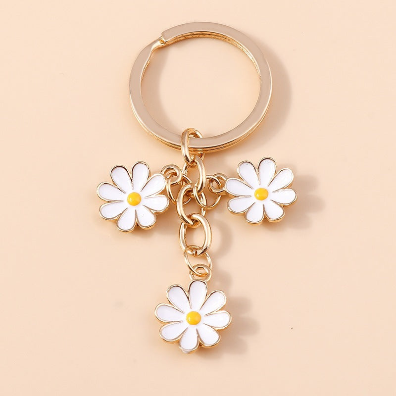 Keychain with Three Playful Daisies Stornfield