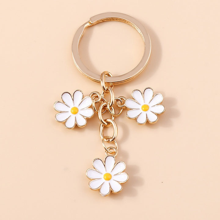 Keychain with Three Playful Daisies Stornfield