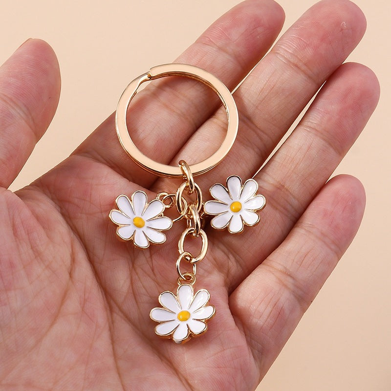Keychain with Three Playful Daisies Stornfield