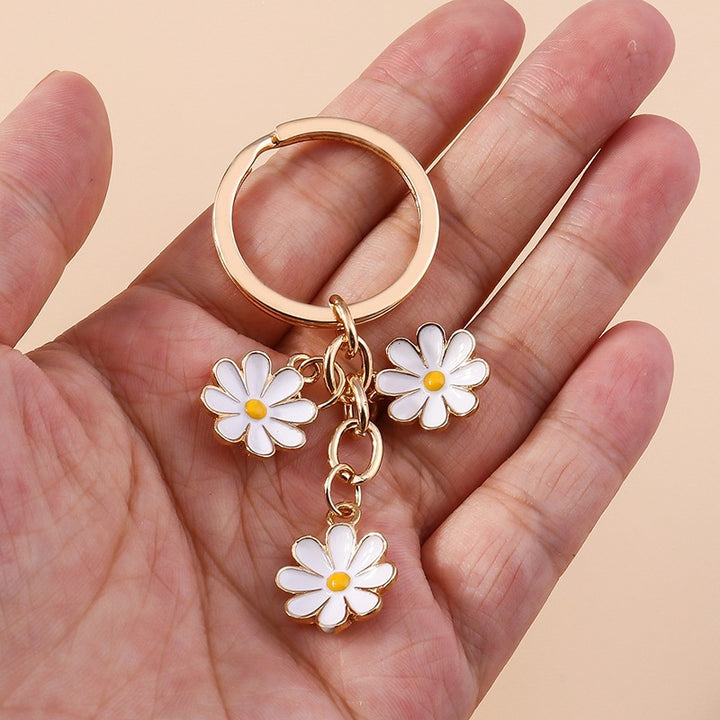 Keychain with Three Playful Daisies Stornfield