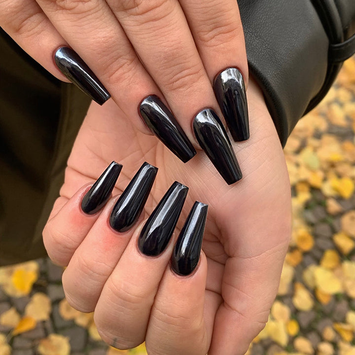 Artificial nails with elegant design Stornfield